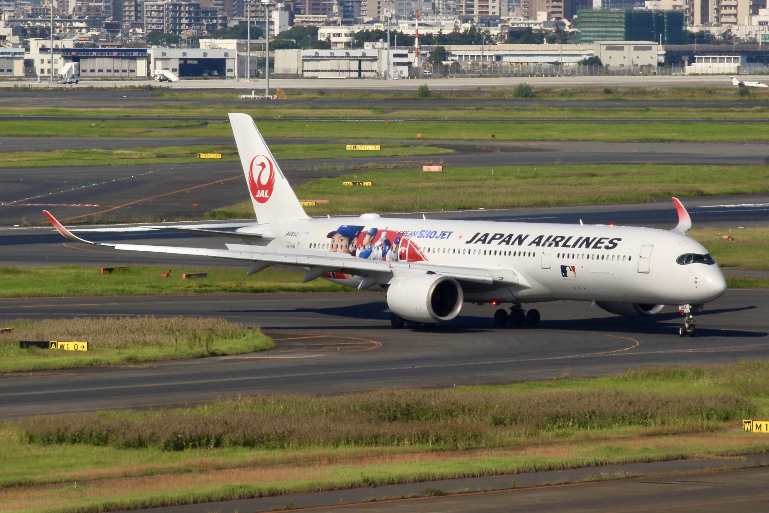 JA08XJ Dream Sho Jet