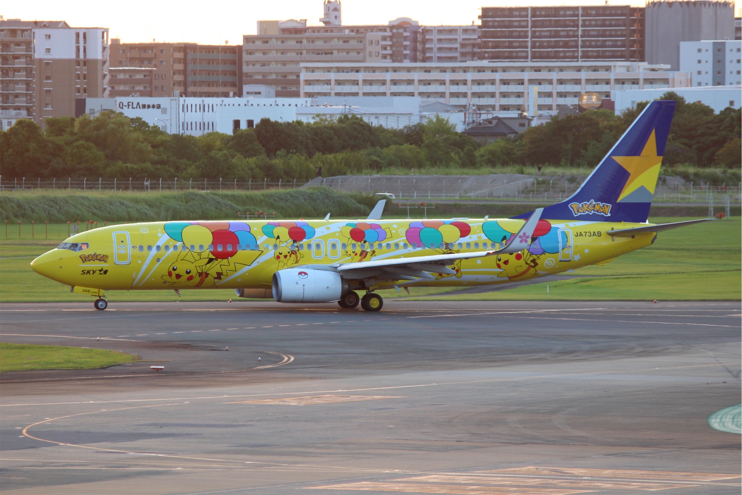 スカイマークのボーイング737-800 ピカチュウジェットBC1 JA73AB
