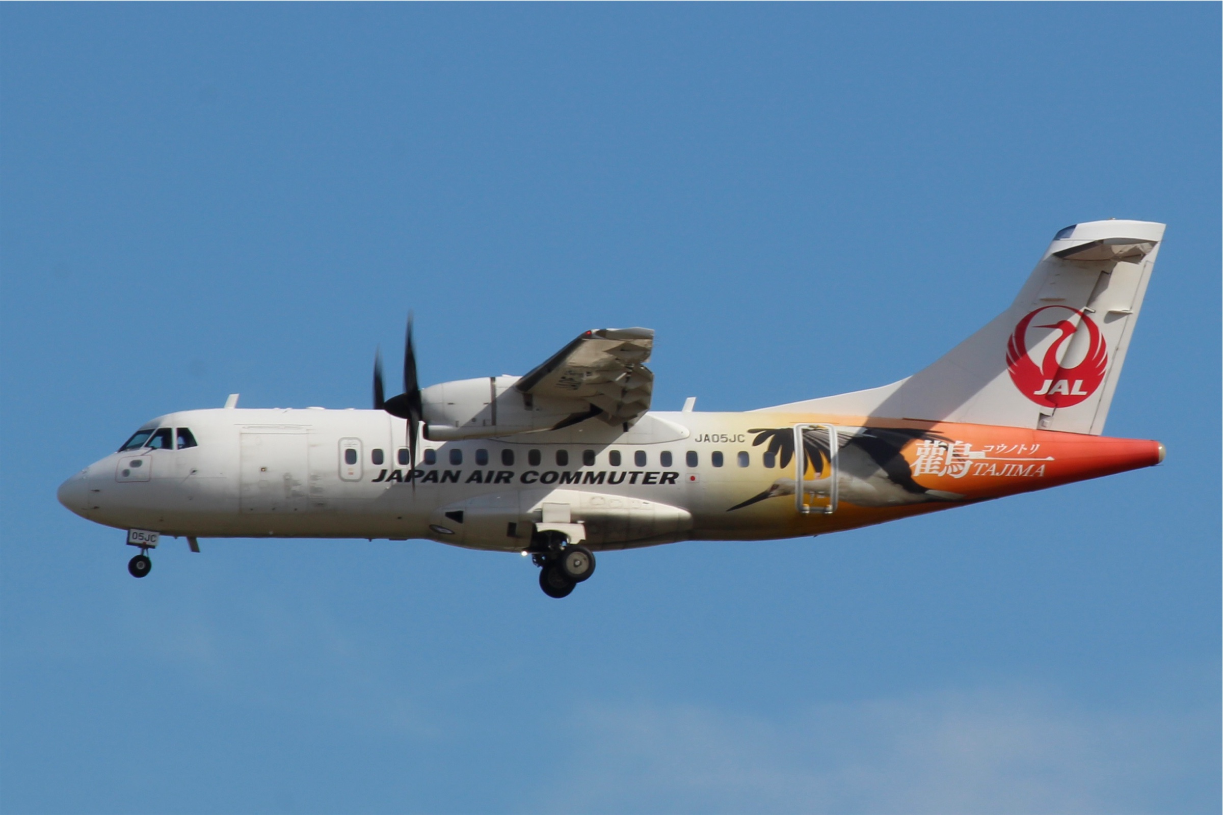 JACのATR42-600 コウノトリの特別塗装機 JA05JC
